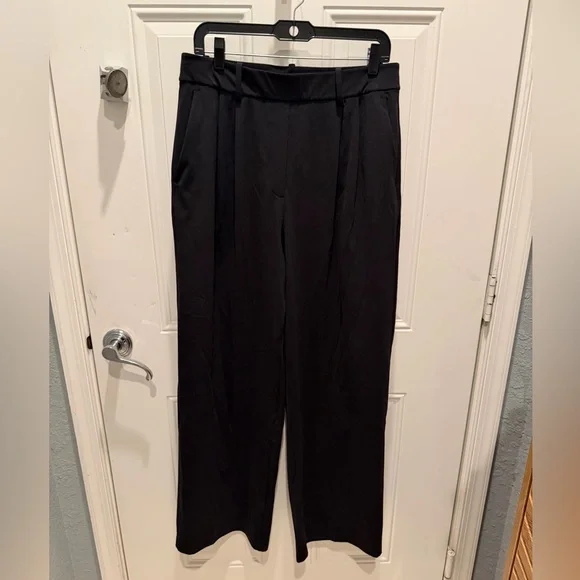 Lululemon Daydrift High-Rise Trouser *Regular
Black (First Release) - Picture 4 of 6